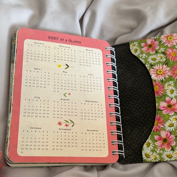 Katie Daisy | 2026 Weekly and Monthly Planner New - Picture 10 of 10
